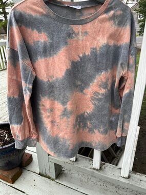 Tie-Dye Long Sleeve Pullover in Peach & Gray